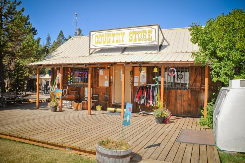 Bend-Sunriver Camping Resort Two-Bedroom Cabin 7